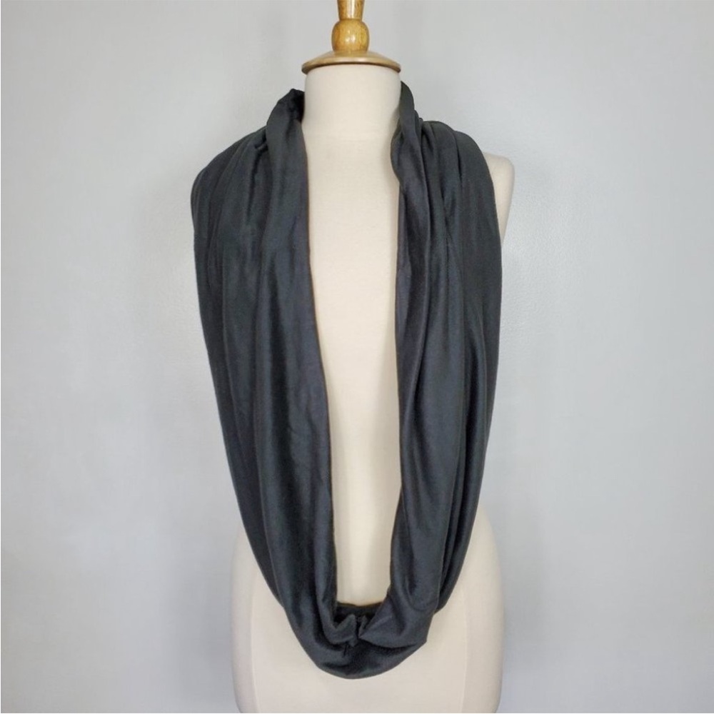 Beyond Yoga Black Soft Pocket Infinity Scarf With Zipper Pocket NEW NWT
